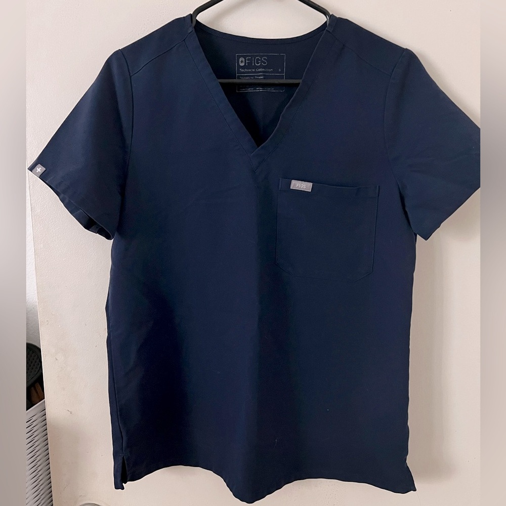 Figs Scrubs Catarina One-Pocket top, size small, navy blue